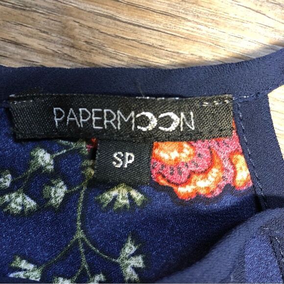 Papermoon women’s blue floral top with tear drop openings at neck line size S - Picture 3 of 6